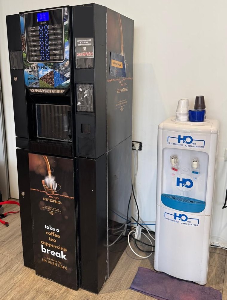 Máquina de café y dispenser de agua